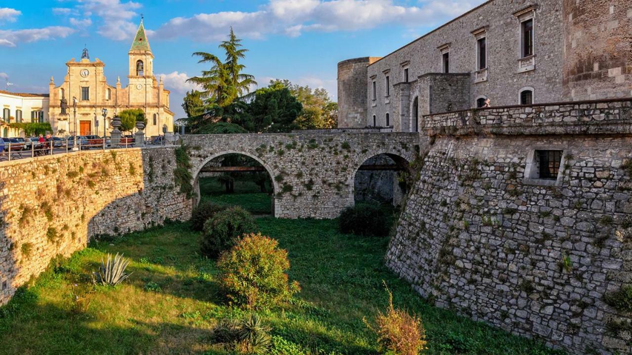 Allegretti'S House Venosa, Ospitalita E Accoglienza Bagian luar foto