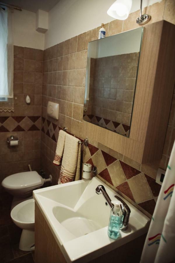 Allegretti'S House Venosa, Ospitalita E Accoglienza Bagian luar foto